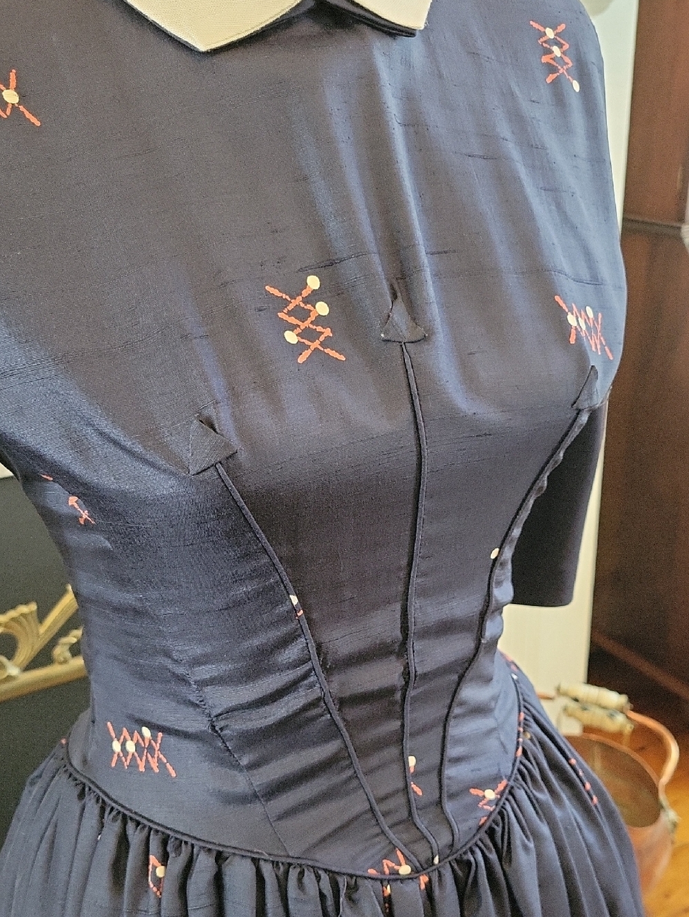 1950's Luncheon Dress - Picture 3 of 11